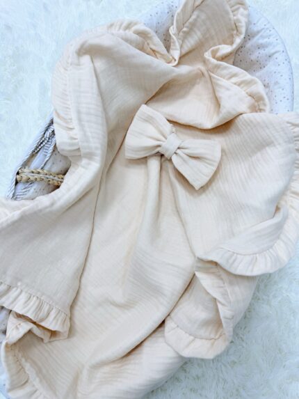 Muslin blanket with bow